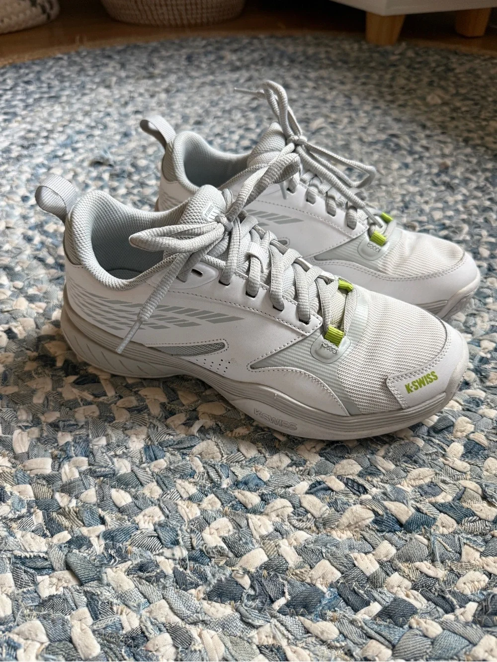 K-Swiss Ladies White Hard court tennis shoes with Lime Accents size 9